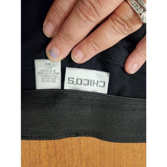 Chico's size 1 black 5 pocket stretch pants. Measures approx 32 waist, 31 inseam - Picture 4 of 8